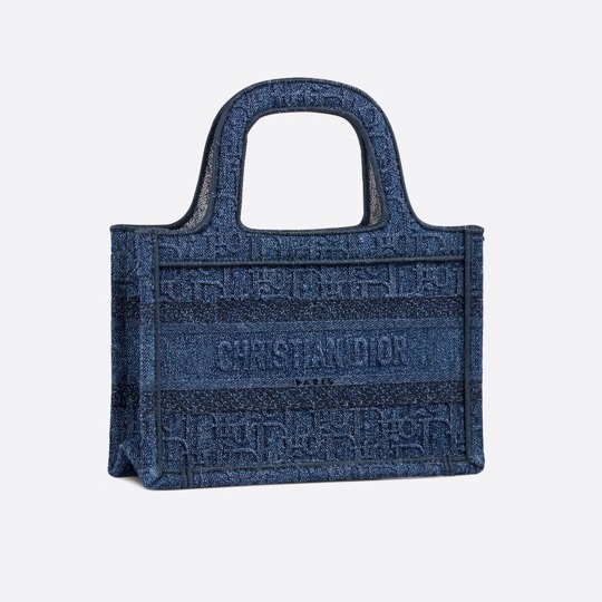 Dior发布迷你BookTote手袋:超迷你尺寸托特包