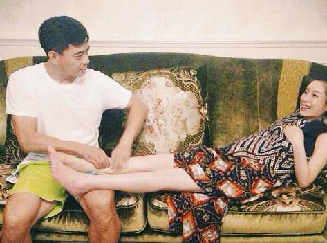 王新军秦海璐虐心片段,秦海璐是怎么和王新军走到一起的