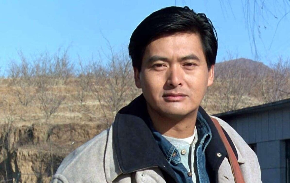 周润发的坎坷之路，曾事业爱情双双陷入低谷，吞食消毒液“自杀”