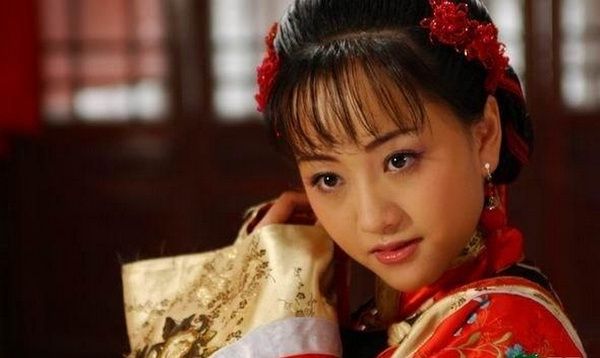 她14岁被皇帝宠幸,唯一的儿子继承大清皇位,成首位被抬旗的皇后