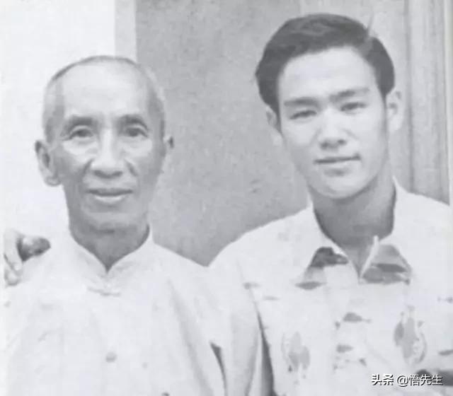 霍金年轻时帅气的照片,霍金年轻时帅照