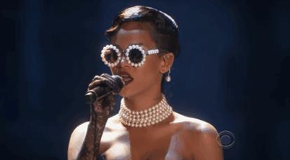 蕾哈娜靠唱歌一年能挣多少钱,山东天后蕾哈娜走马现场版