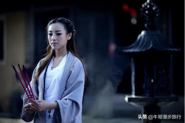 到寺庙烧香拜佛时，有这几点“禁忌”需要牢记，不要触犯易惹祸