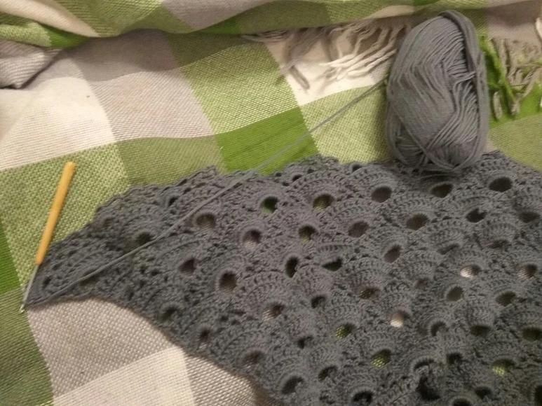 粉红色三角围巾钩织视频教程全集,羊绒线三角披肩围巾的各种织法