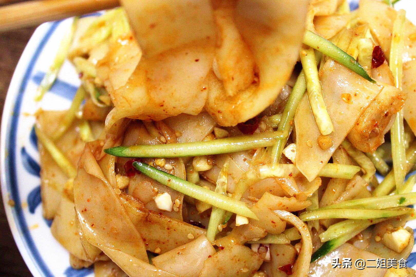 买拌凉皮的调料还有料汁,买凉菜凉皮