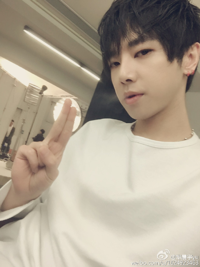 为什么华晨宇植发效果好,华晨宇植发图片是真的吗