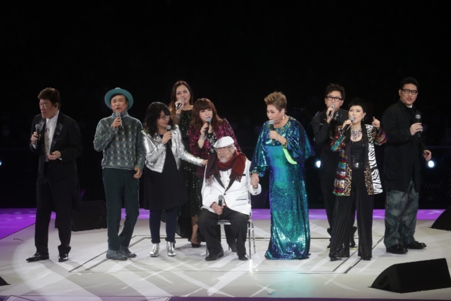 96岁UncleRay举办红馆演唱会，打破胡枫89岁纪录，杜丽莎压轴献唱