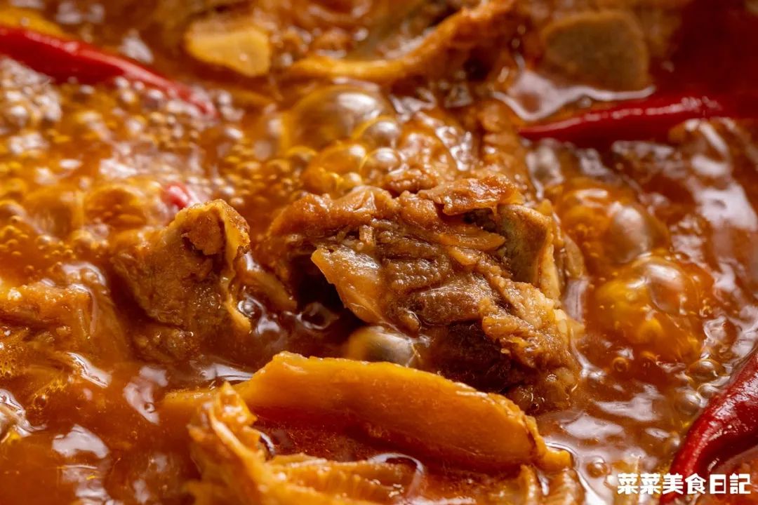 折腾一下午的年夜饭终于上桌了,历时五小时为家人做一顿年夜饭