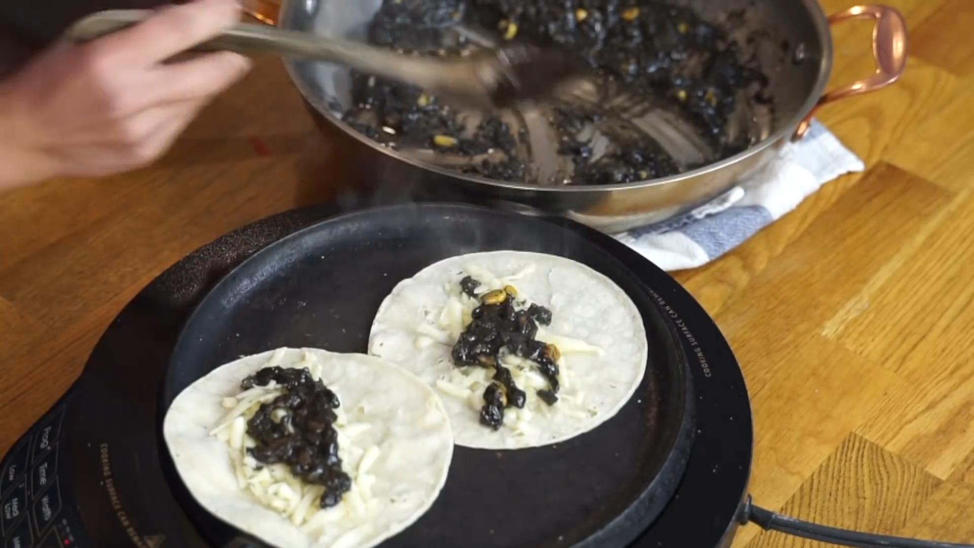 让农民如临大敌，长在玉米上的毒瘤，为何却被墨西哥誉为黑松露？