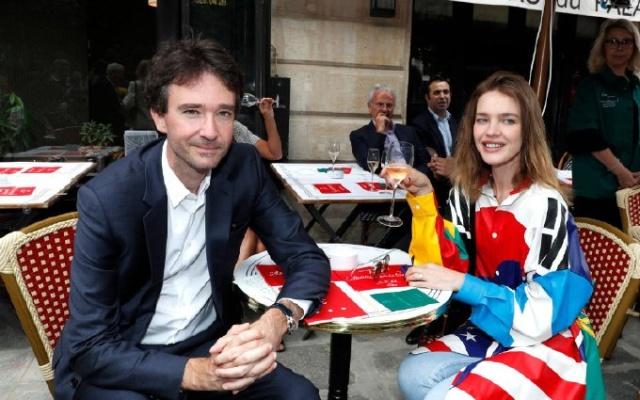 LV太子妃素颜怼脸照太嫩!生5个都这么少女,儿子女儿都是高颜值