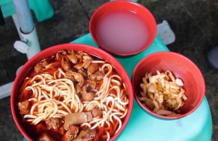 成都最火的板凳面,成都最牛鳝鱼面100块