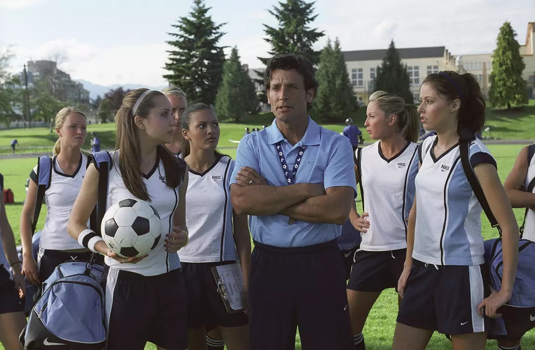 足球尤物与男主对话,足球尤物和谁在一起了