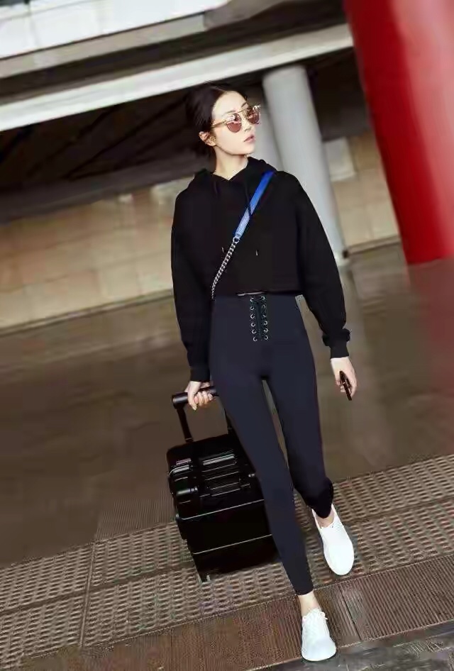 必不可少的鲨鱼裤,明星鲨鱼裤