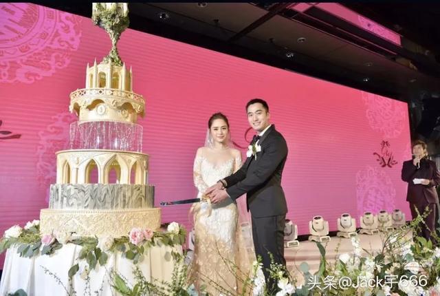 钟欣潼前夫赖弘国现状,钟欣潼和老公最新现状