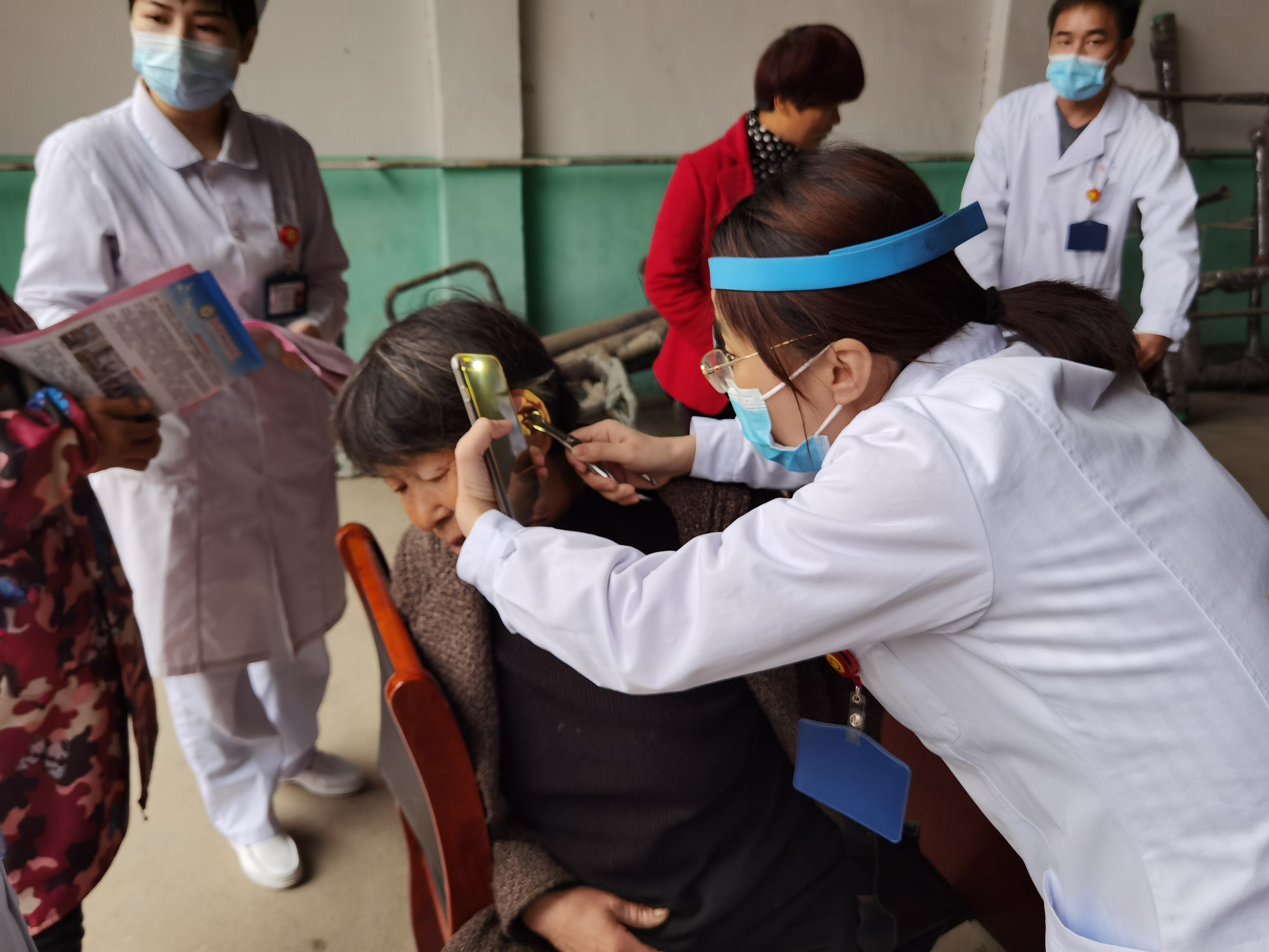 禹州市中心医院开展“百医包百村”健康扶贫义诊活动