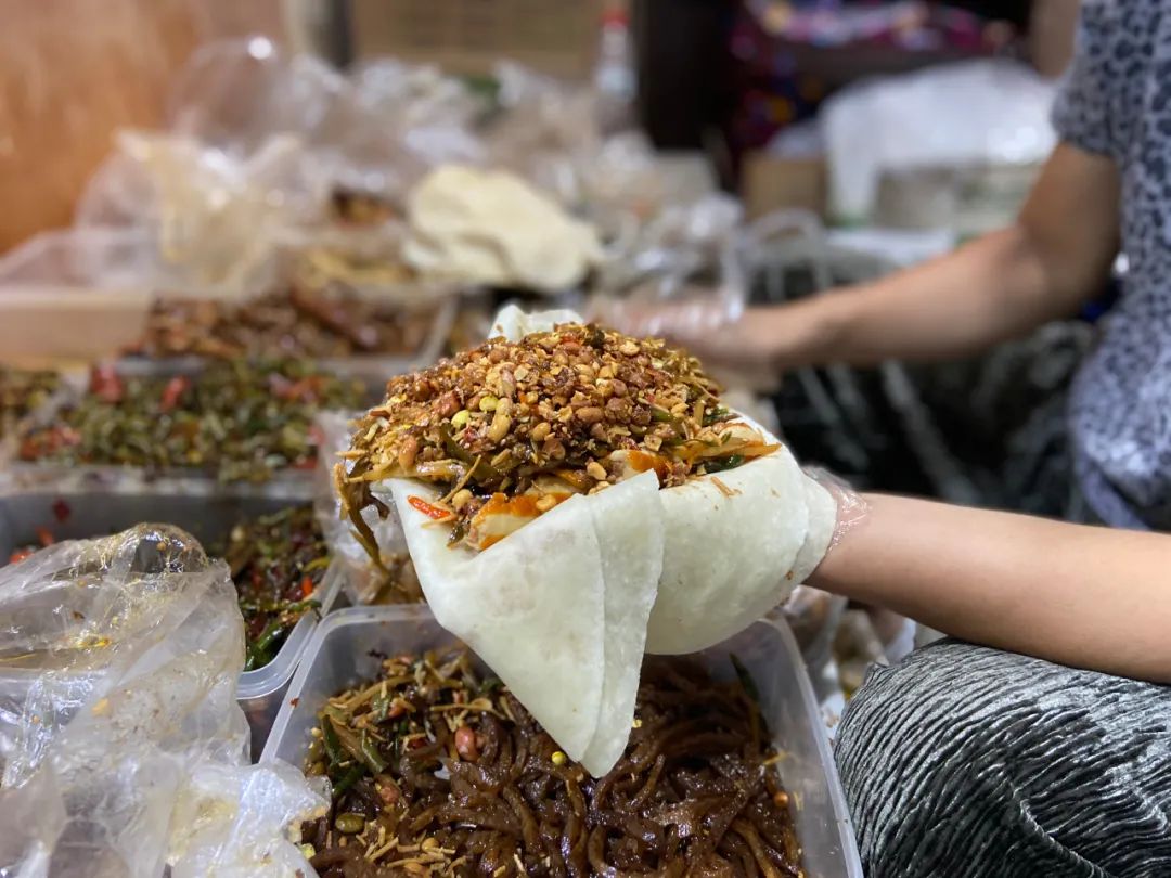 徐州闫二姐卷饼学习多少钱,闫二姐卷饼真有那么火爆吗