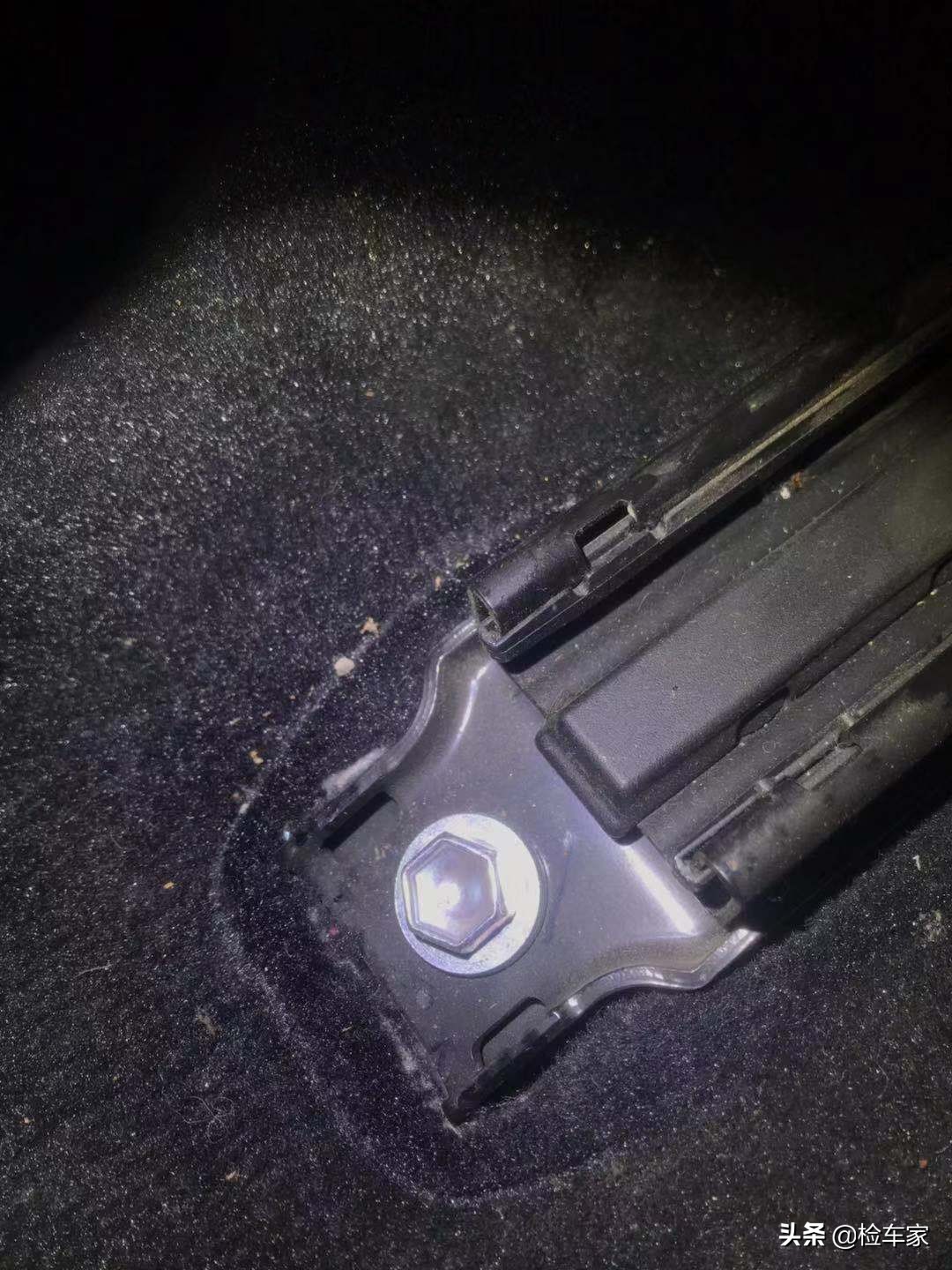 曾经150万的D级行政轿车,十三年后标价21万,网友:招司机吗?