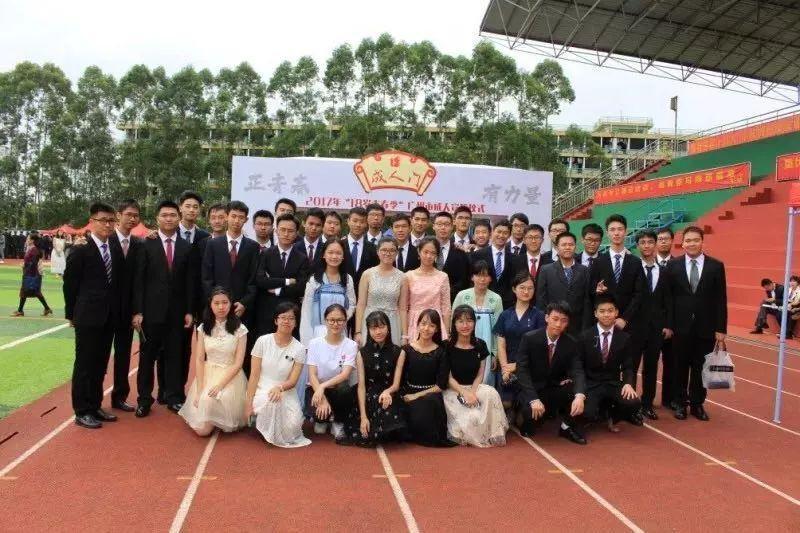 这所大学城里的高中,到底有多牛?