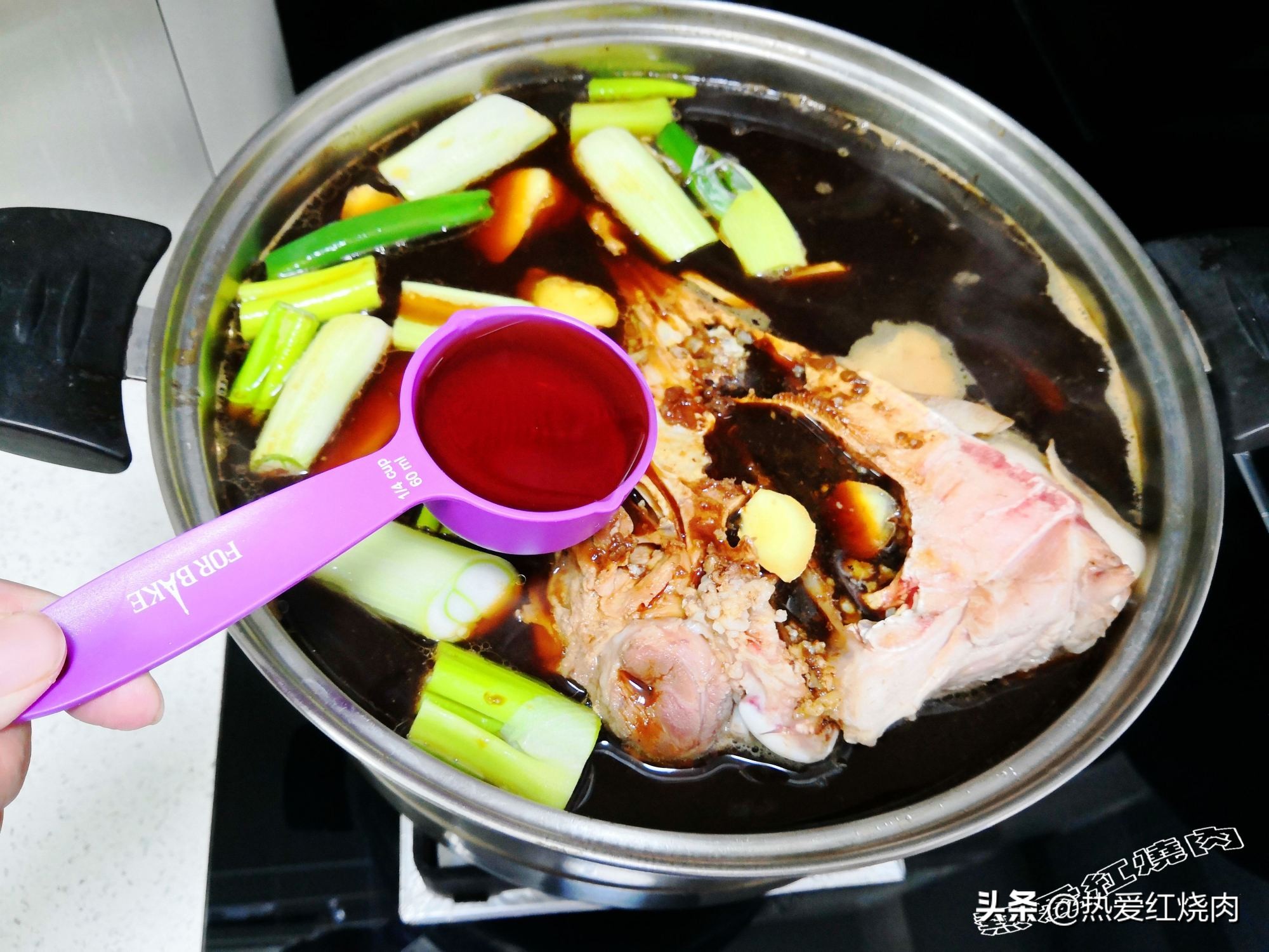 过年桌上的大猪头,过年的大猪头