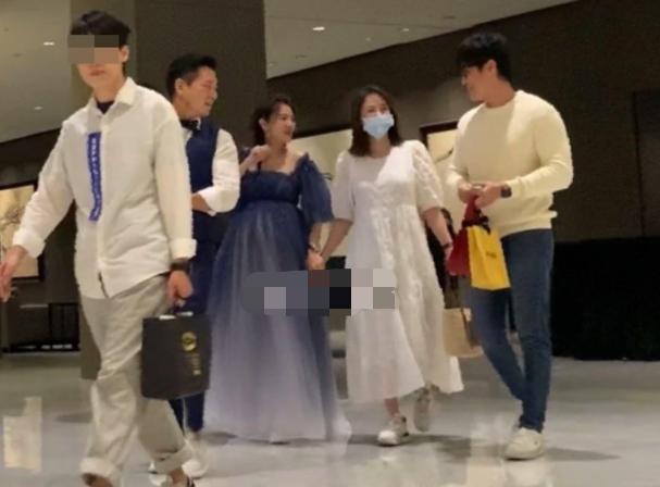 陈乔恩穿着时尚出席活动,陈乔恩盛装打扮