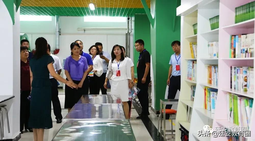 这个新扩建的学校太气派了,前来视察的领导赞不绝口