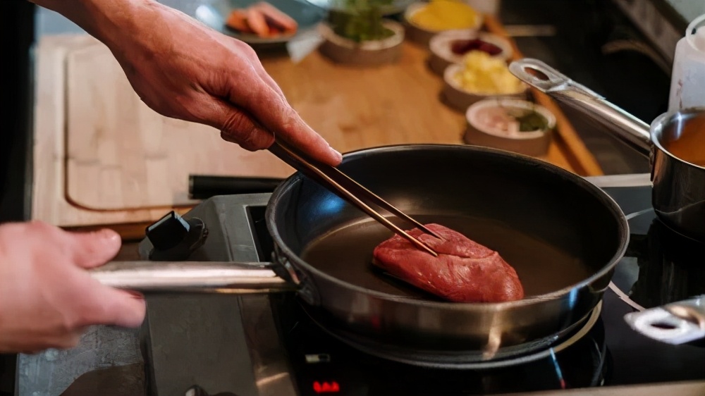 不粘锅有毒还致癌是真的吗,不粘锅都有致癌物质吗