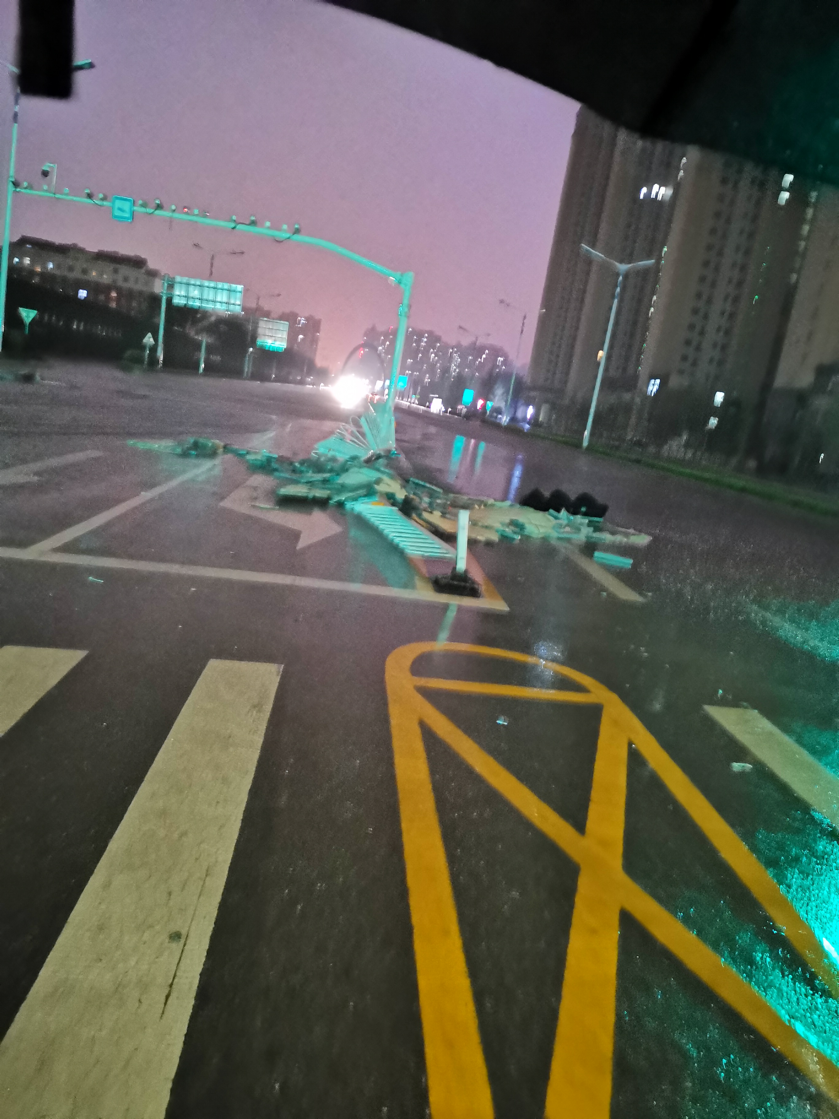 拉菲公馆最近状况,拉菲公馆墙皮刮掉