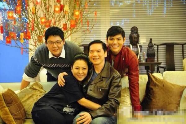 向太子宫摘除原因,向太18岁照片曝光