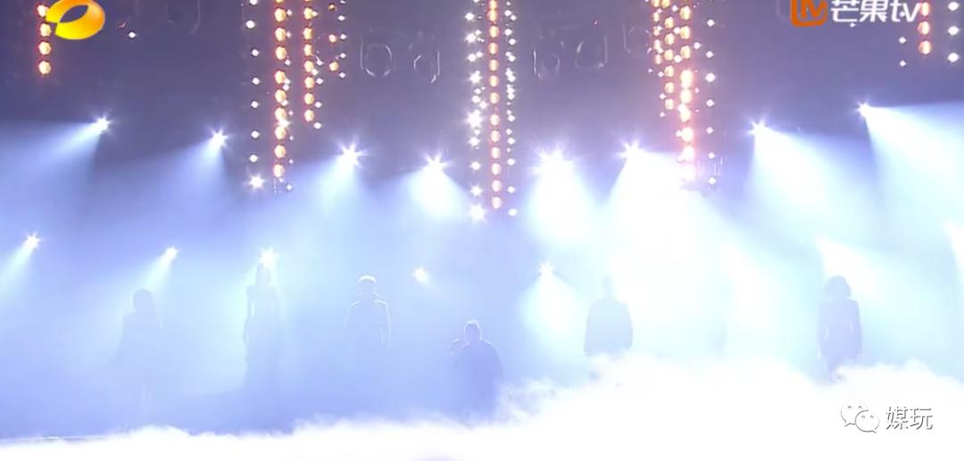 湖南卫视双十一晚会纪念歌手,我是歌手第二季红衣服