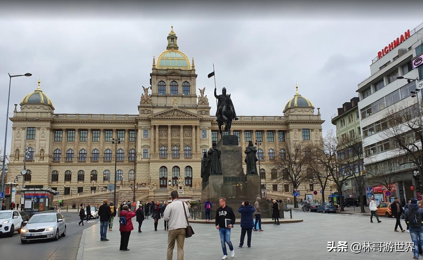 捷克首都布拉格的风光,捷克首都布拉格广场领略异国风情