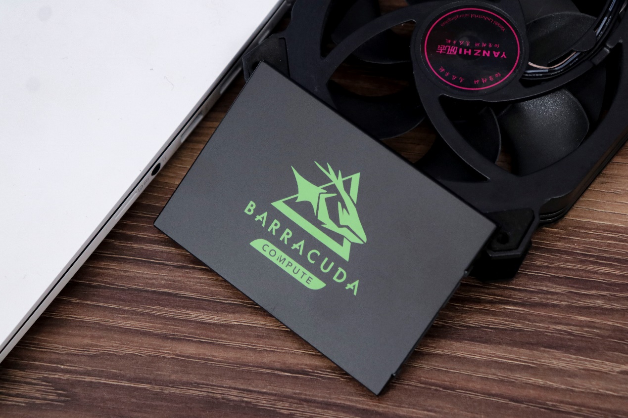 内存存储器ram和rom的主要区别,手机闪存ram和rom有什么区别