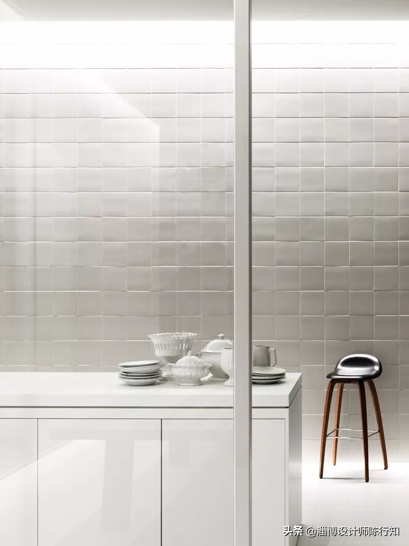 现代简约轻奢浅灰,轻奢和现代简约黑白灰的特点