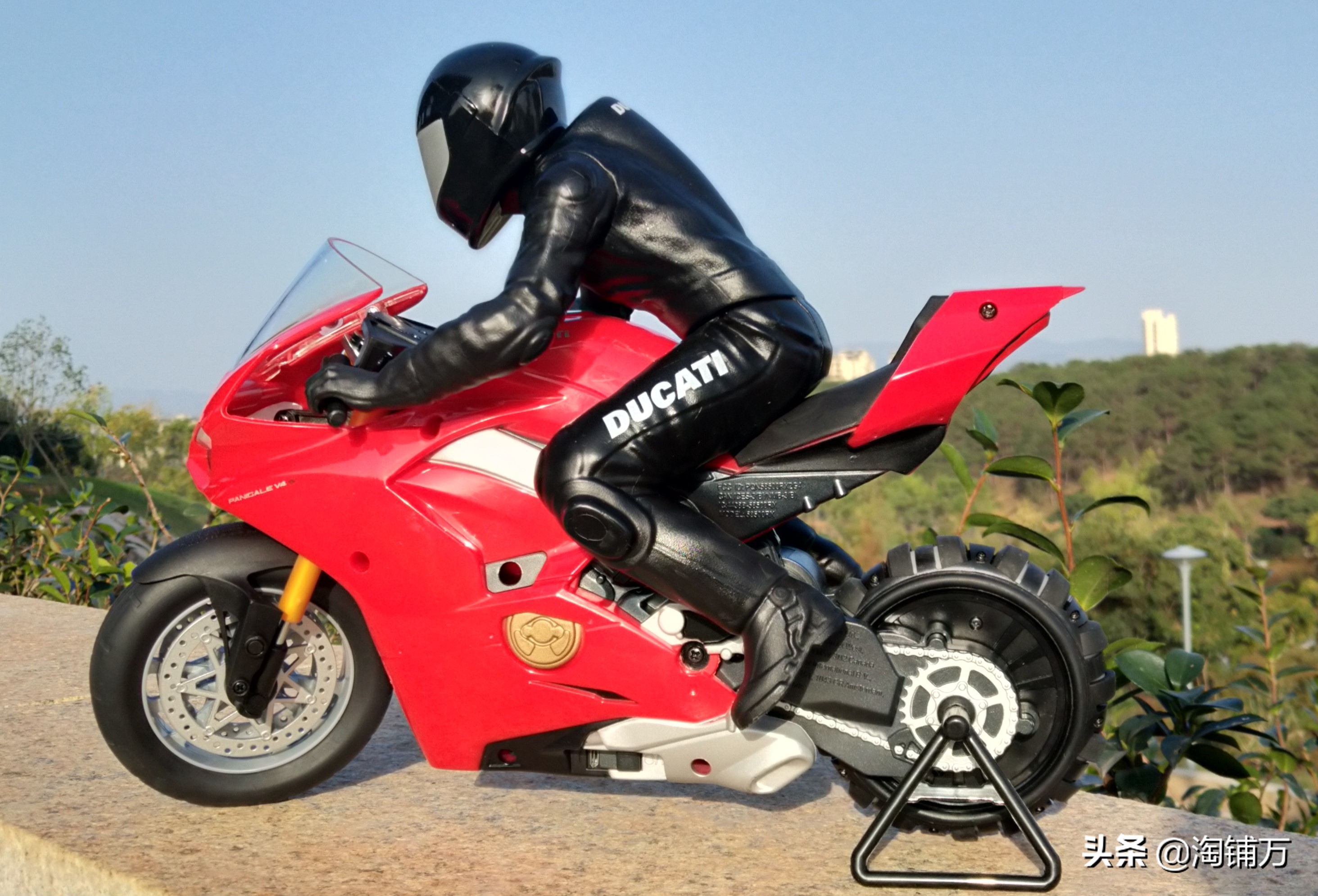 赛科龙巡航摩托车 (杜卡迪智能遥控摩托)