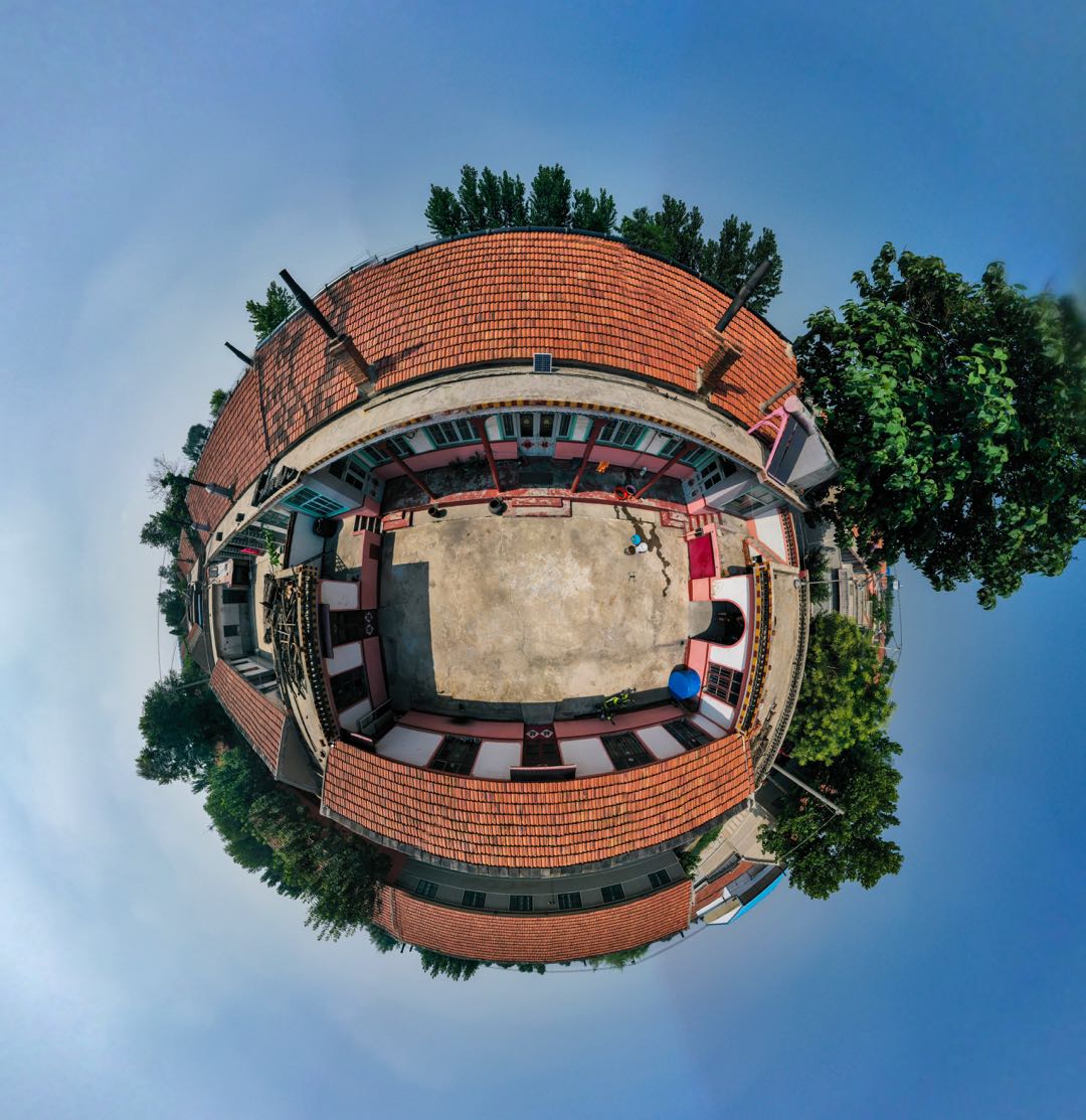 母女俩异地上学父亲留守,农村父母的真实故事图片