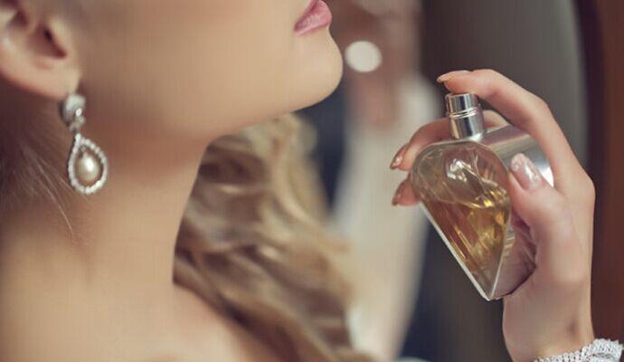 香水源于恶臭，比基尼冲击堪比原子，看法国如何引领时尚潮流