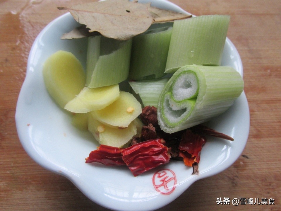 60年老厨师透露给我8道特色美食,炖排骨盐放早了又柴又硬怎么补救