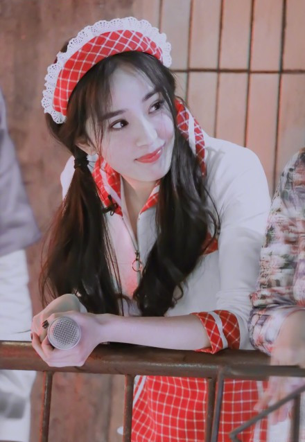 3种洋气减龄显脸小的扎发教程,夏天显脸小又凉快的扎发简单