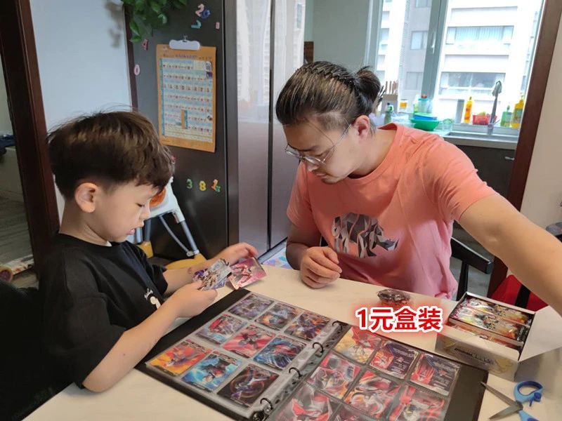 奥特曼卡片是雷霆还是黑钻版,奥特曼卡片到底要不要买呢