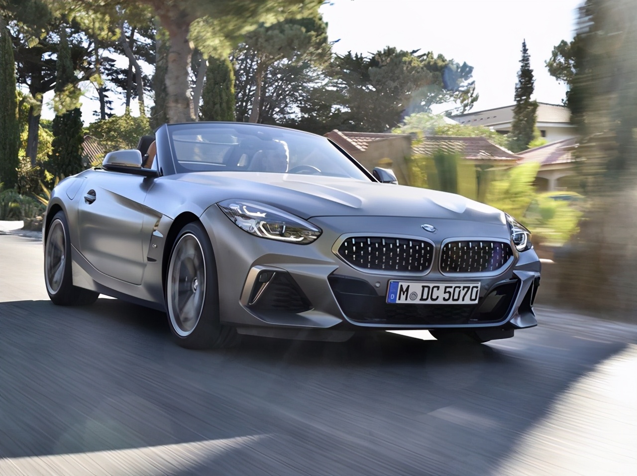 宝马z4为何能成跑车界宠儿,入门级跑车王者实拍宝马2020款z4