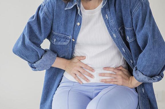 产后大便出血鲜红是怎么回事,产后有痔疮大便出血怎么办