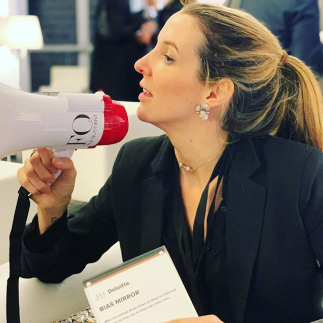 她出身贫民窟,嫁给欧洲第二富王室,被离婚后,秒嫁富豪小鲜肉