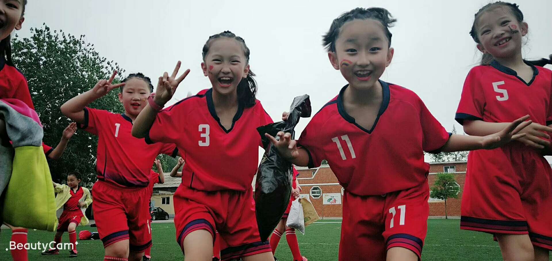 灏忓缁忓吀璇佃娲诲姩鍦嗘弧钀藉箷,灏忓瀹岀編鏀跺畼鍥炲繂鎴愰暱鍘嗙▼