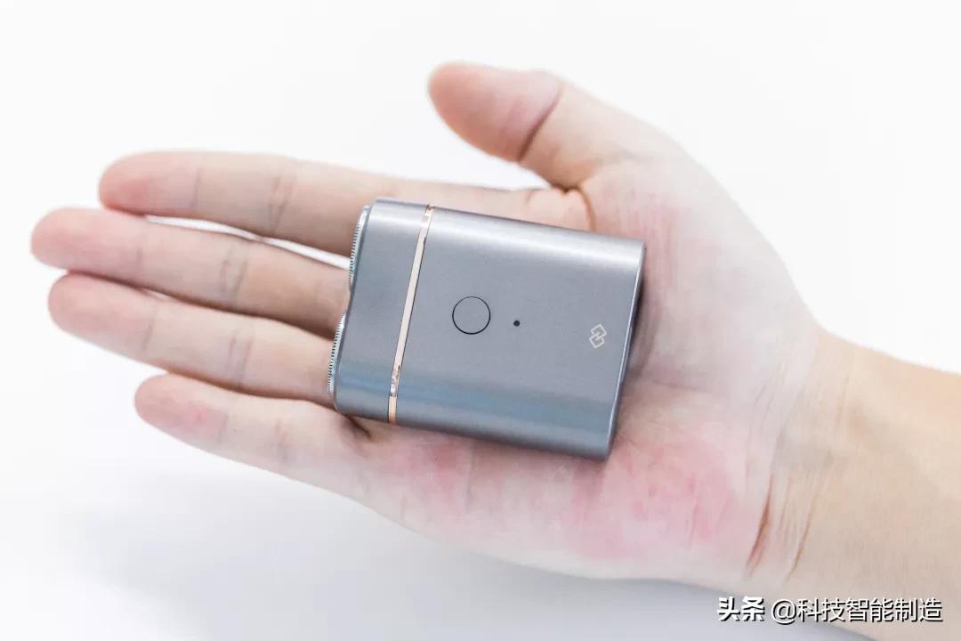 难怪小米有品都上架的焕醒剃须刀，89克打火机大小，15项产品专利