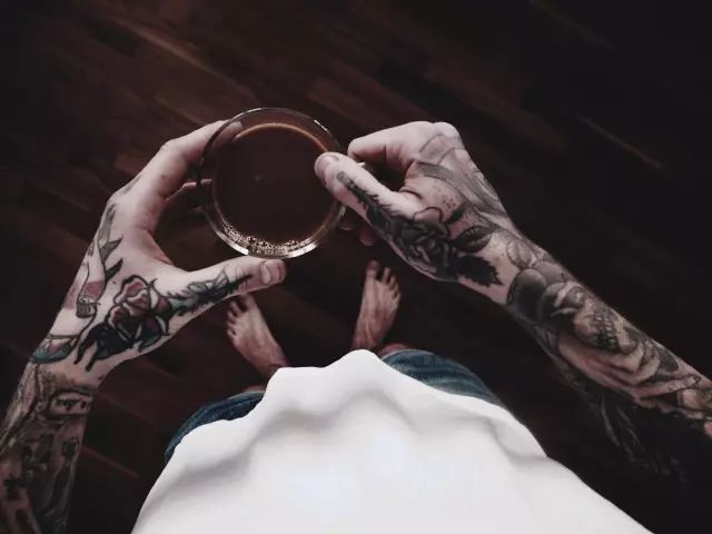 专业的纹身师纹身是不是不痛,十年纹身爱好者讲解纹身