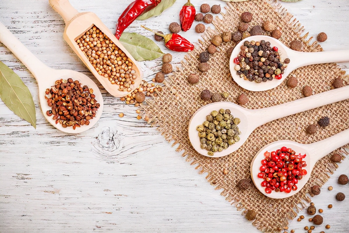 吃肉一盘，不如吃胡椒一勺！黑色补肾温脾，白色散寒健胃，不是芝麻