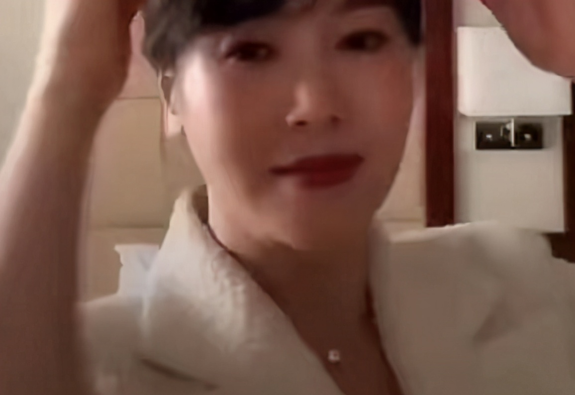 左小青嫁给大二十岁富豪,左小青最后嫁给富豪了吗