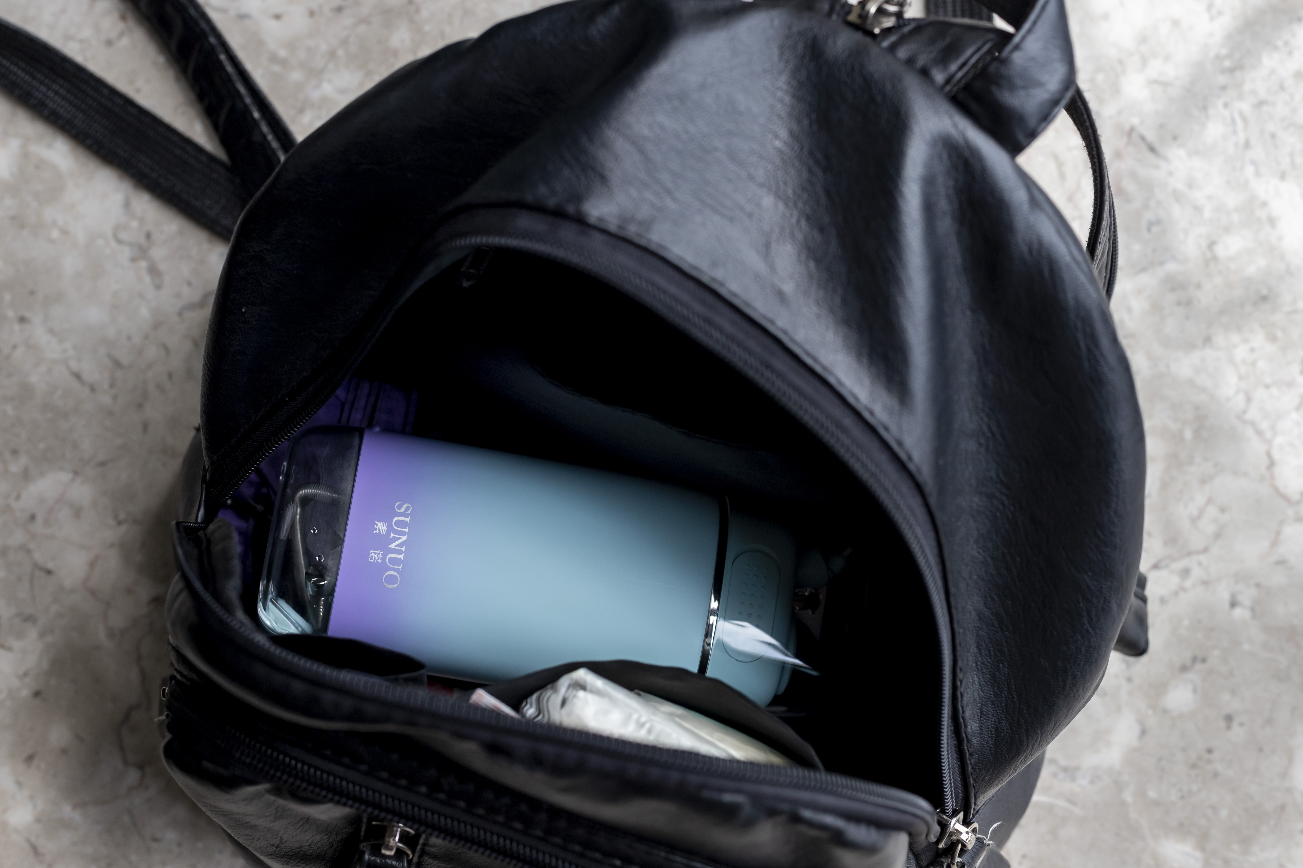 国产爆款“可视化冲牙器”，每分钟1600次高频输出，边洗澡边用