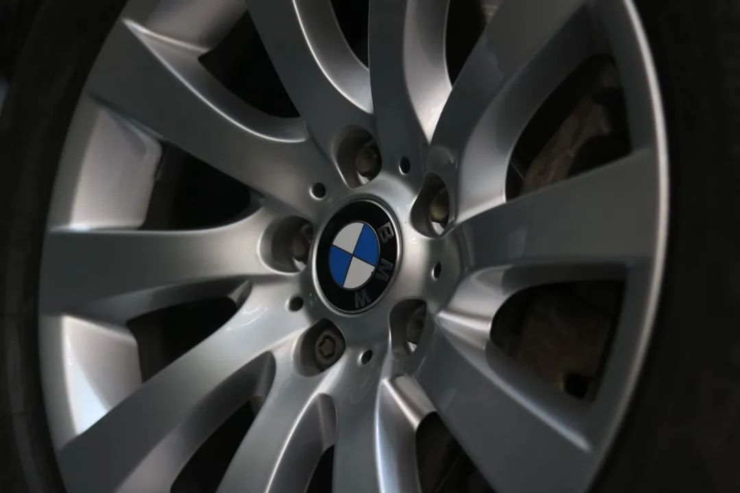 怪兽修车:翻新一辆11年破烂不堪的宝马GT,车况不忍直视