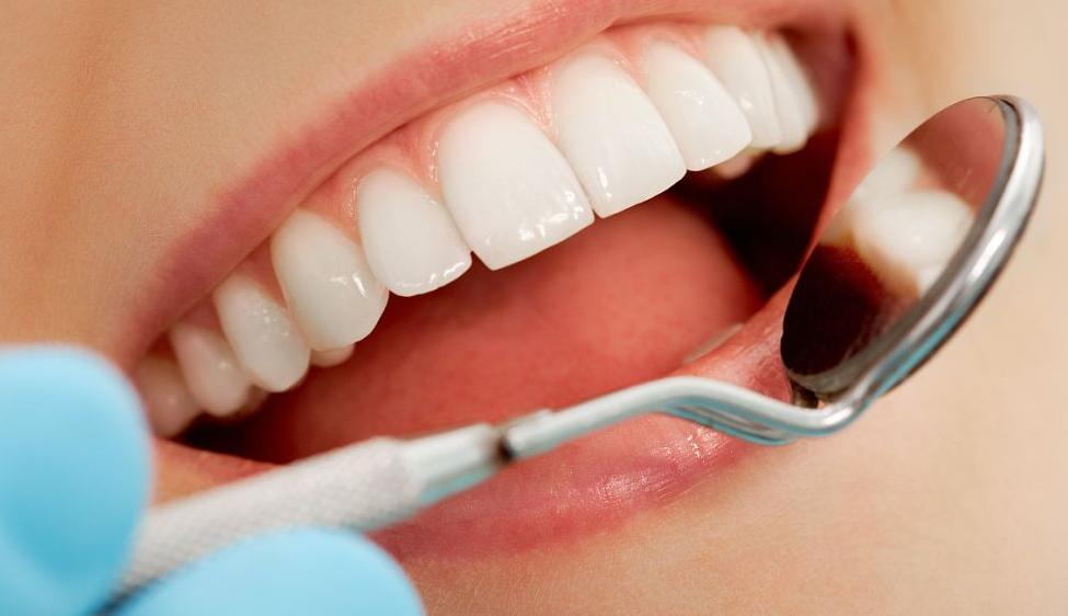 洁牙一般清洁下面一排的牙齿吗,洁牙过程中怎样清洗牙齿