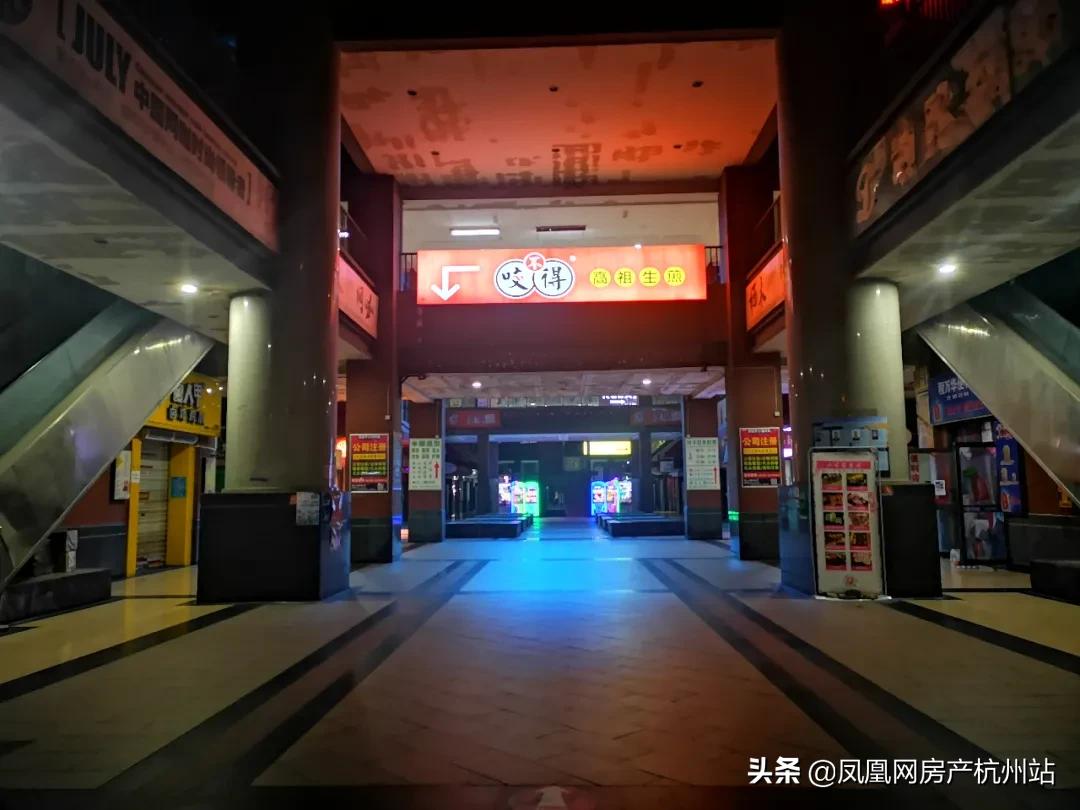 一边直追北上广，一边无人问津，综合体大年的小商业还好吗？